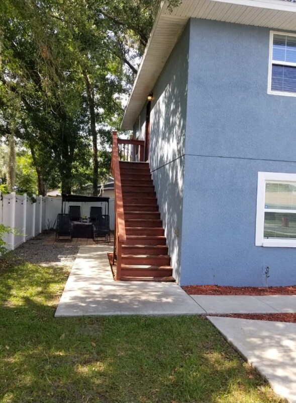 Building Photo - 1404 E Renfro St