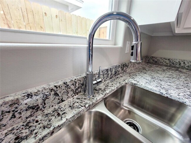 Foto del edificio - 12 12th St