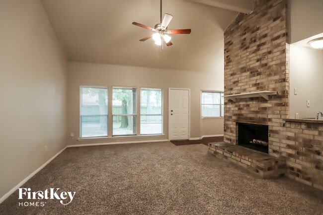 Foto del edificio - 2702 Forestbrook Dr