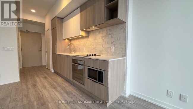 Building Photo - 2020-2020 Bathurst St