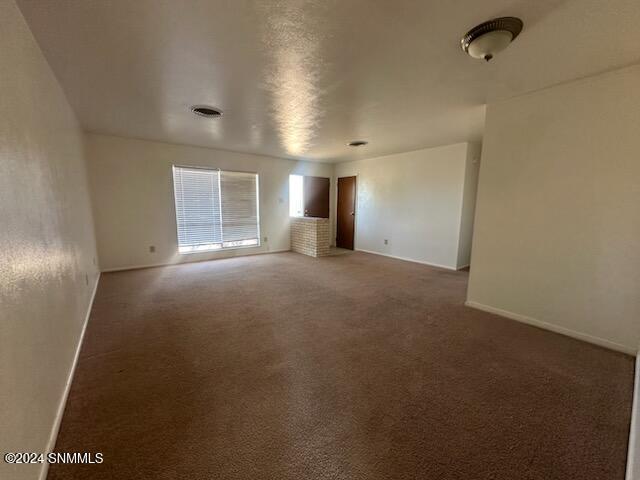 Building Photo - 2215 Thomas Dr