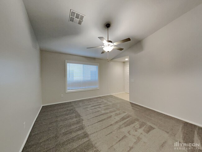 Foto del edificio - 1492 E Stirrup Ln