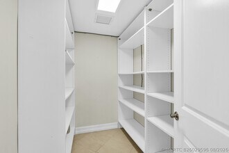 Building Photo - 3216 Karen Dr