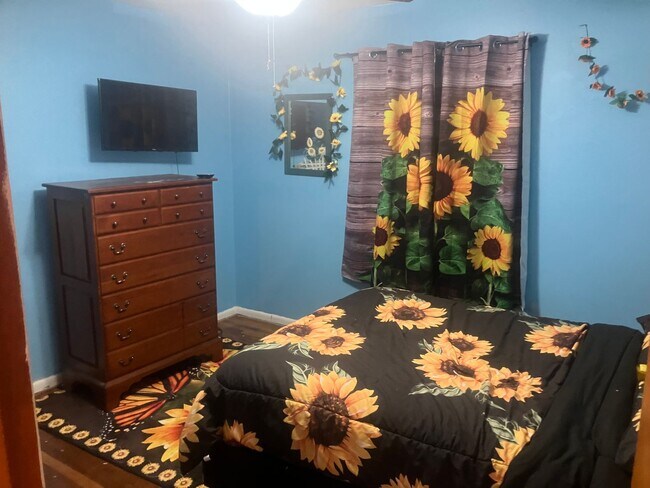Foto del edificio - Fully furnished three bedroom for short term