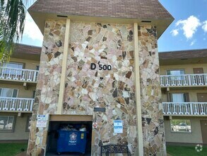 Building Photo - 500 Village Green Cir W