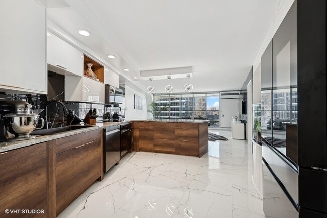 Foto del edificio - 300 N State St
