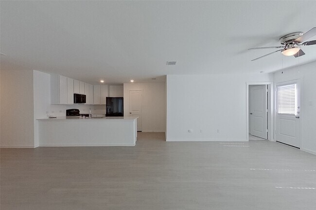 Foto del edificio - 827 Ginkgo Wy