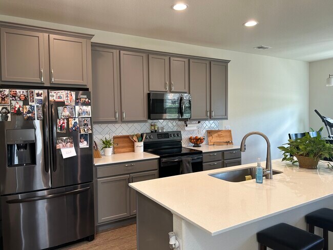 Building Photo - 9753 Birch Ln