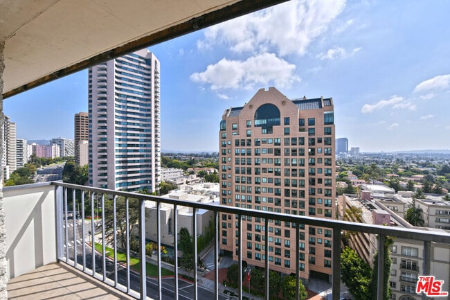 Building Photo - 10535 Wilshire Blvd