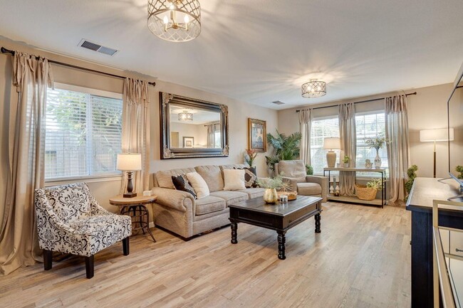 Building Photo - Spacious 4-Bedroom Home in Sought-After Lu...