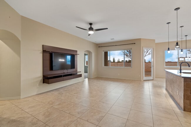 Building Photo - 1981 Sunview Ct