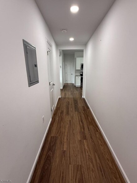 Building Photo - 412-416 Bloomfield Avenue Unit 21