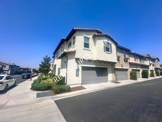 Building Photo - 28624 Jardineras Dr