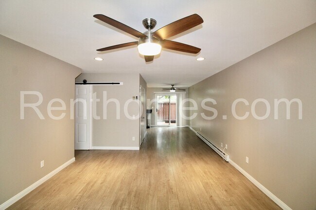 Foto del edificio - 9405 Gold Coast Dr