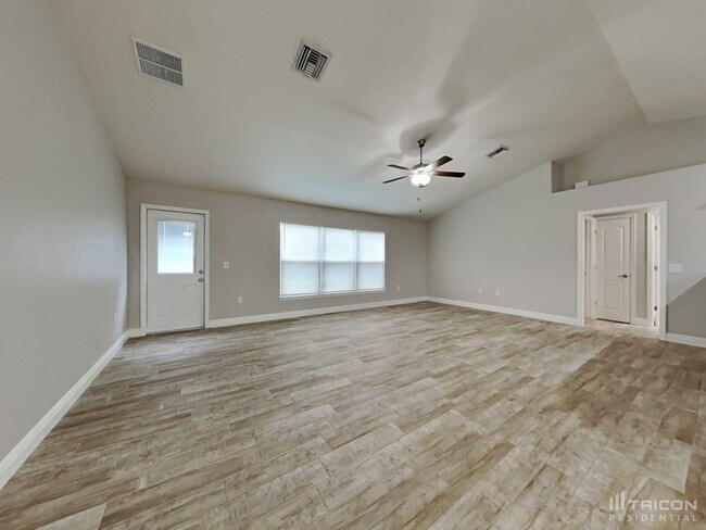 Foto del edificio - 22404 Cheryl Ave