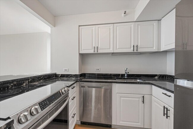 Foto del edificio - 3660 N Lake Shore Dr