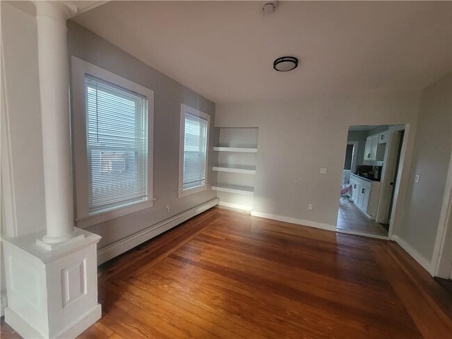 Building Photo - 123 Putnam St