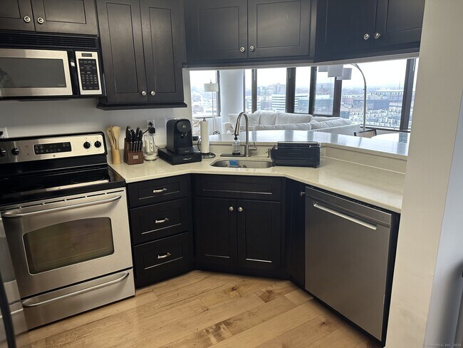 Foto del edificio - 127 Greyrock Pl