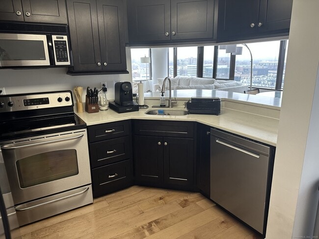 Building Photo - 127 Greyrock Pl