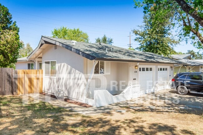 Building Photo - Updated Two Bedroom Rocklin Duplex!