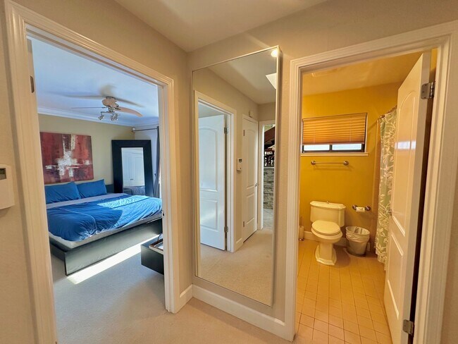 Foto del edificio - $1,000 OFF FIRST MONTH RENT !!! BEAUTIFUL FURNISHED LAKE VIEW PROPERTY READY FOR RENT!!
