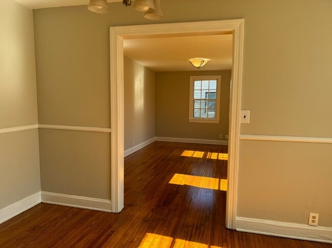 Building Photo - 74 E Thompson Ln