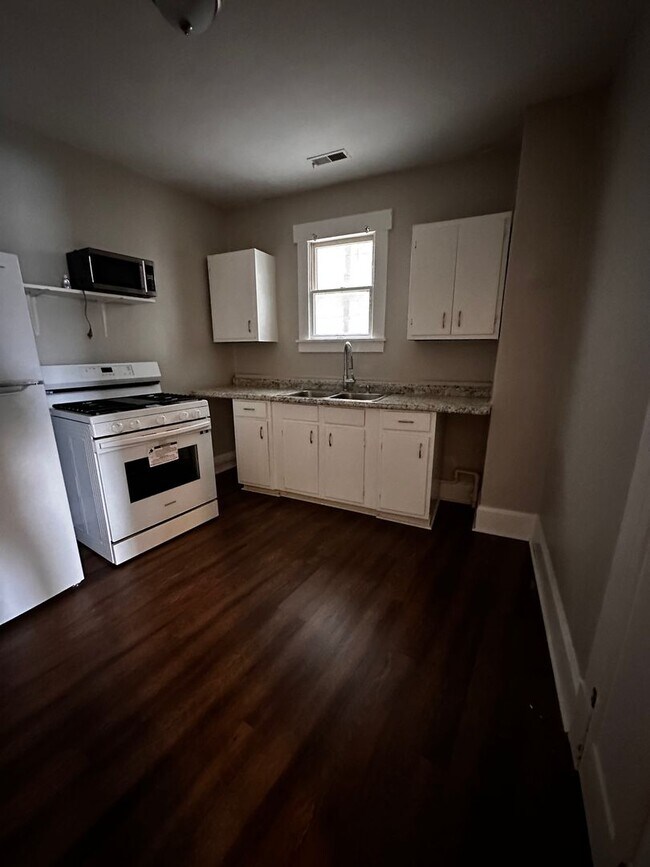 Foto del edificio - 507 Harmony Ave