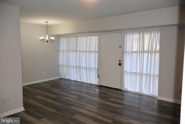 Foto del edificio - 4951 Americana Dr