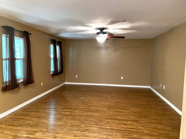 Foto del edificio - 3/2 with fenced in yard!