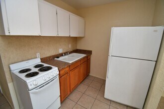 Building Photo - 3021 E Carey Ave