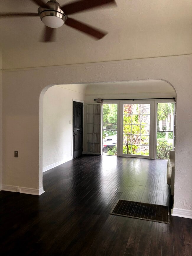 Photo - 412 N Orange Grove Ave (Los Angeles, CA) Apartments
