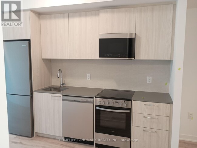 Photo du bâtiment - 7439 Kingston Rd