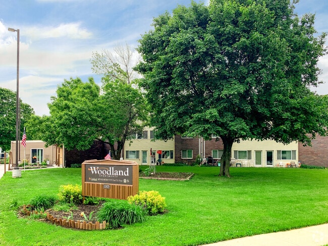 Building Photo - Woodland Apartments