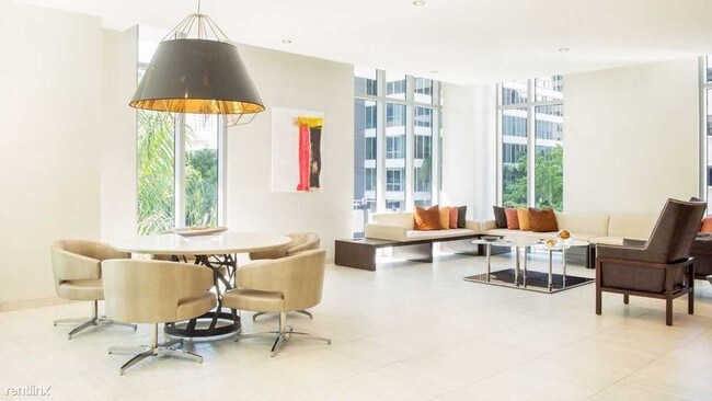 Foto del edificio - 1 br, 1 bath  - 299 SE 3rd St