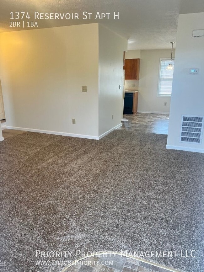 Building Photo - Charming 2-Bedroom Apartment on Reservoir ...