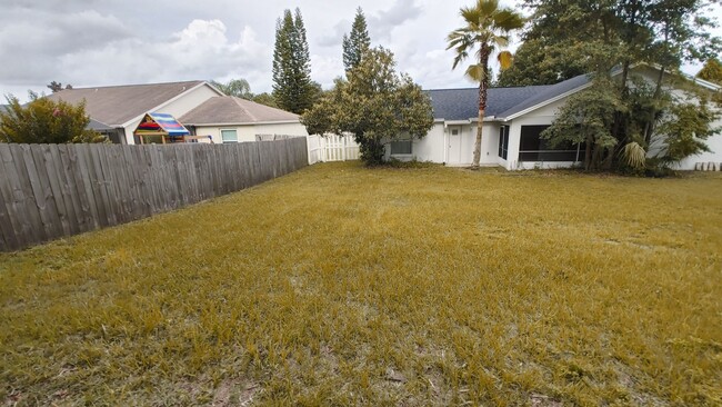 Building Photo - Spacious home in the Clermont Area