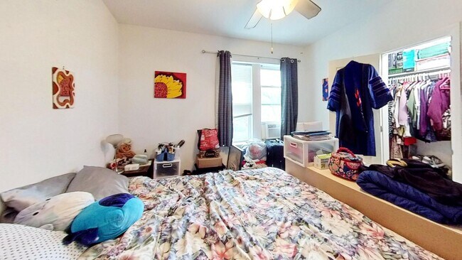 Foto del edificio - 4827 W Addison St