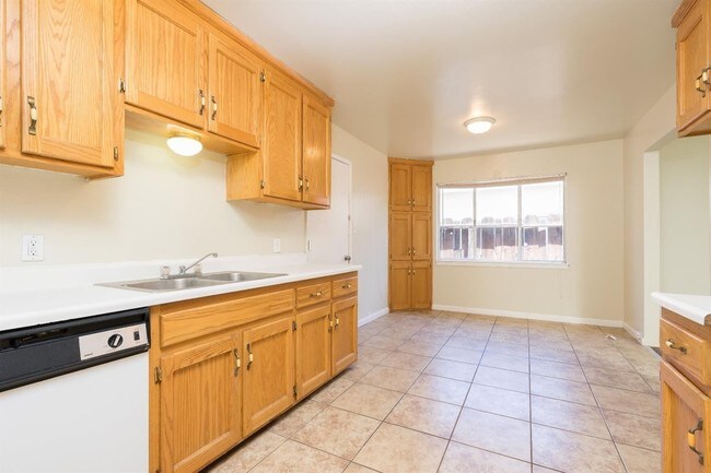 Building Photo - 3 br, 2 bath House - 2324 E. San Gabriel Ave