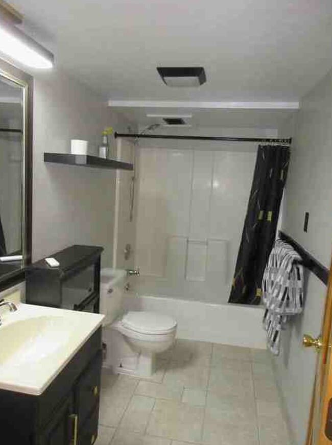 Building Photo - 1860 Carroll Ave