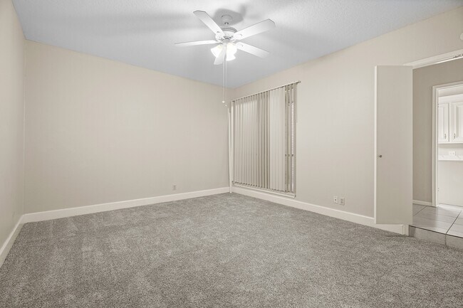 Building Photo - 304 E Adoue St