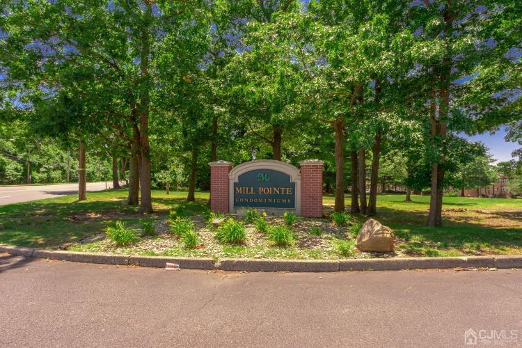 Foto principal - 382 College Dr