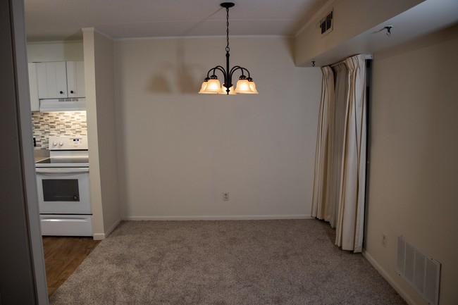 Dining Room - 3405 Charlemagne Cir