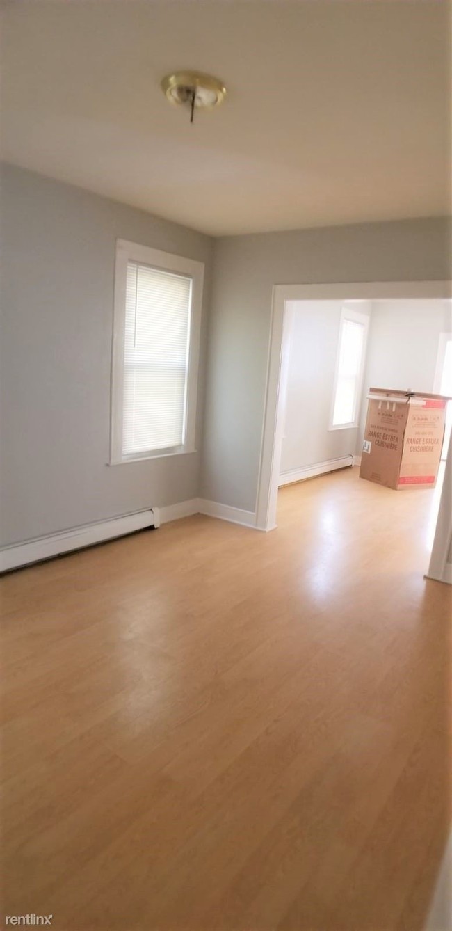 Foto del edificio - 3 br, 1 bath  - 155 Carolina Ave Apt 2