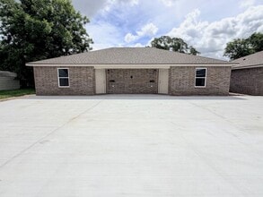 Building Photo - 3715 Common St