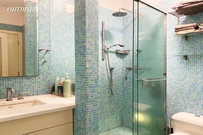 Foto del edificio - 105 W 77th St
