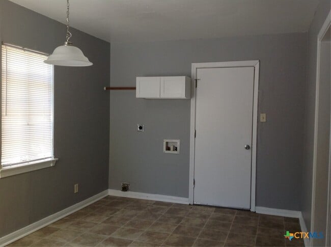 Building Photo - 709 Northside Dr