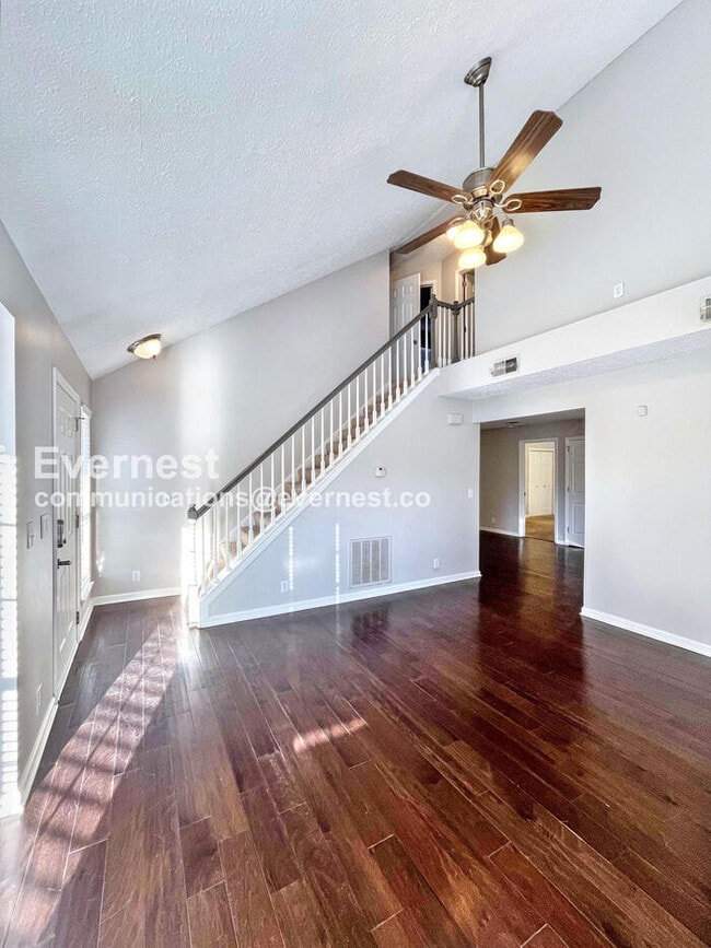 Foto del edificio - 2073 Upland Dr