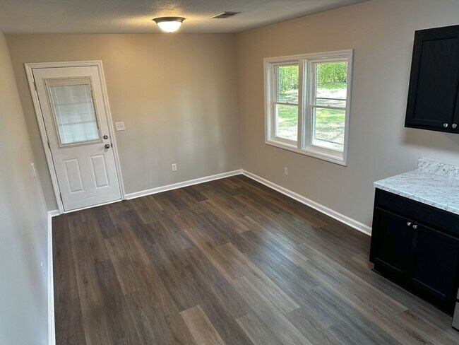 Building Photo - 3 Bedroom Home with Wooded Lot