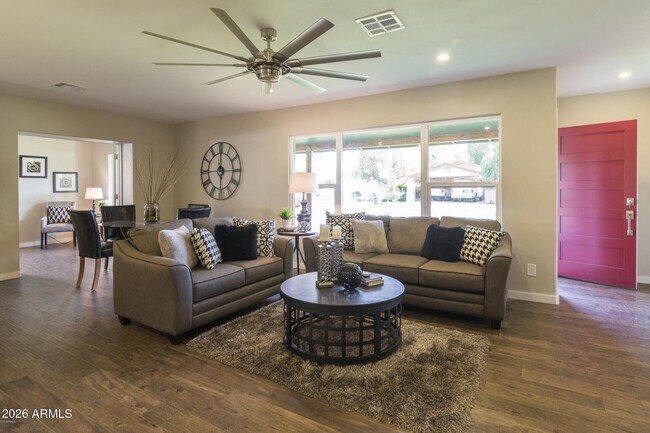 Foto del edificio - 2026 S El Camino Dr