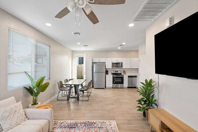 Foto del edificio - 6606 W Paradise Ln